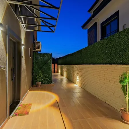 Villa With Pool - *