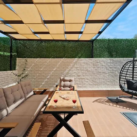 Villa With Pool - *