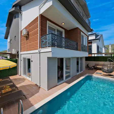 With Pool - Vilă *